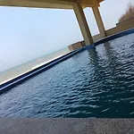 Ecr Beach House Guest House With Swimming Pool
