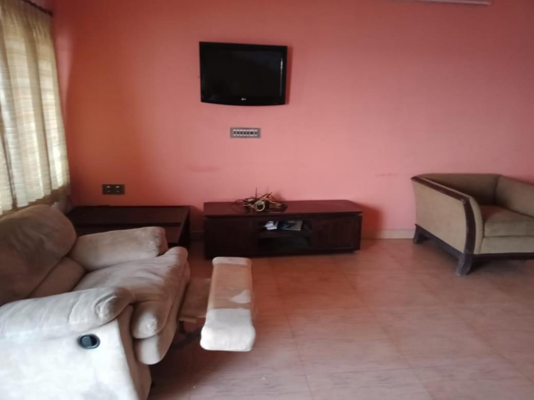 Guest house Ecr House With Swimming Pool *